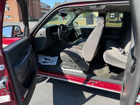 Used 2005 GMC Sierra 1500 SLE w/ Safe And Sound Package AWD/4WD image 5