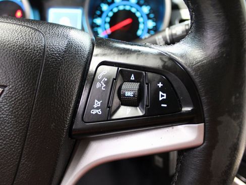 Used 2014 Chevrolet Cruze LT image 16