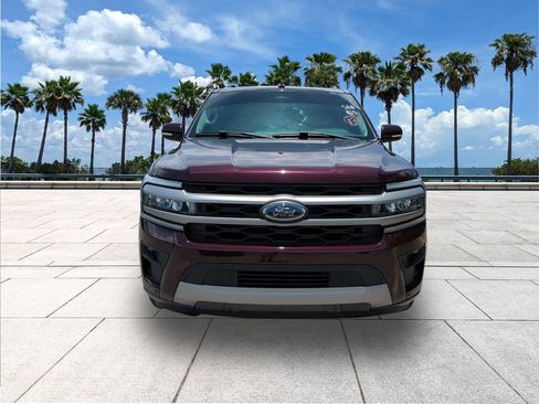 Used 2024 Ford Expedition XLT RWD image 2