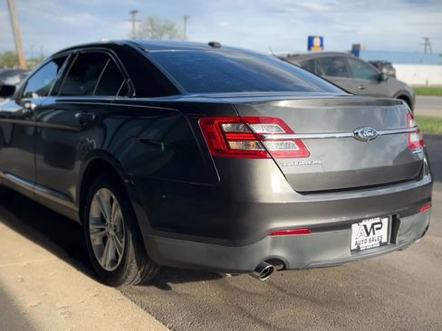 Used 2015 Ford Taurus SE image 6