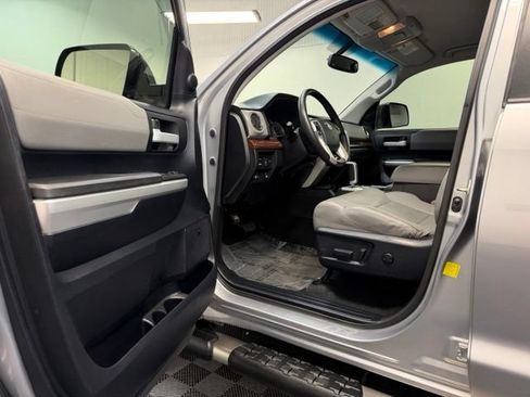Used 2014 Toyota Tundra Limited w/ Limited Premium Package AWD/4WD image 11