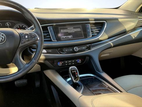 Used 2019 Buick Enclave Essence image 6