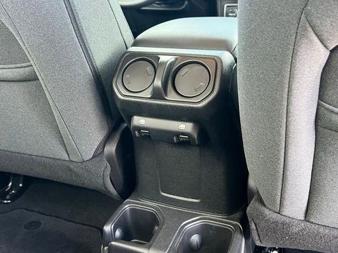 Used 2025 Jeep Gladiator Sport AWD/4WD image 18