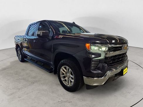 Used 2024 Chevrolet Silverado 1500 LT AWD/4WD image 3
