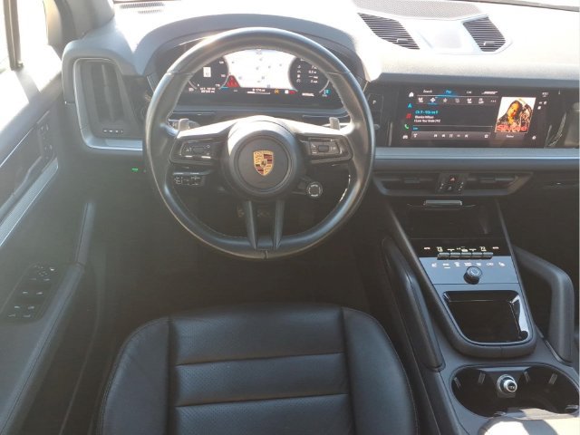 Used 2024 Porsche Cayenne AWD/4WD image 21