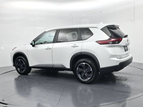Used 2024 Nissan Rogue SV FWD image 5