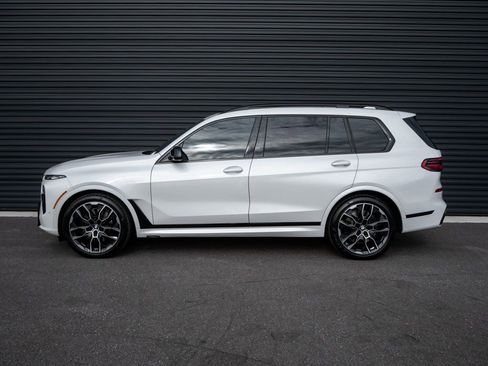 Used 2025 BMW X7 M60i image 2