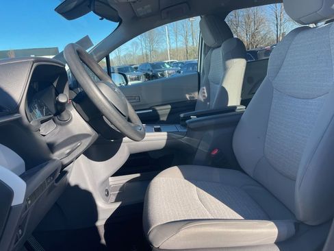 Used 2024 Toyota Sienna LE image 11