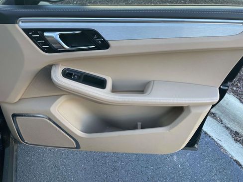 Used 2022 Porsche Macan S image 48