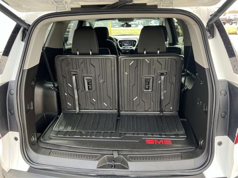 Used 2023 GMC Acadia SLE w/ Driver Convenience Package image 11