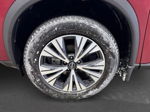 Used 2023 Nissan Rogue SV image 12