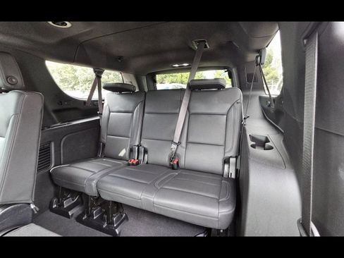 Used 2025 Chevrolet Suburban Z71 image 11