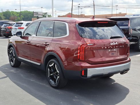 Used 2023 Kia Telluride S w/ S Sunroof Package image 3