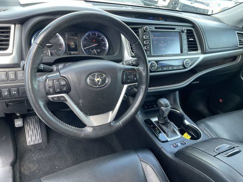 Used 2019 Toyota Highlander Limited Platinum AWD/4WD image 11
