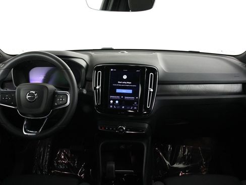 Certified 2023 Volvo XC40 Recharge Core image 7