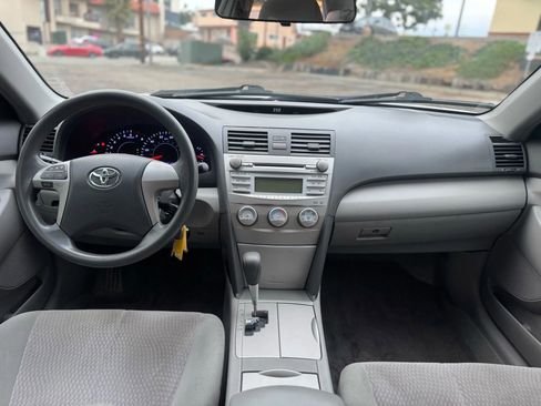 Used 2011 Toyota Camry LE image 11