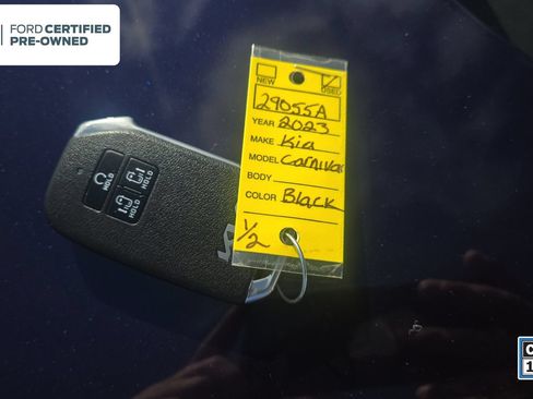 Used 2023 Kia Carnival LX FWD image 18