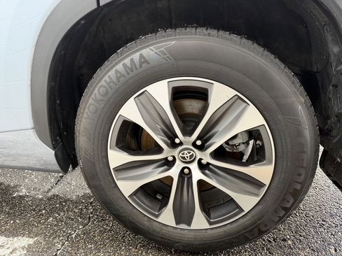 Used 2022 Toyota Highlander XLE image 27