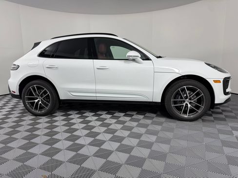 Certified 2026 Porsche Macan AWD/4WD image 8