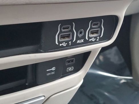 Used 2022 Chrysler Pacifica Touring-L image 19