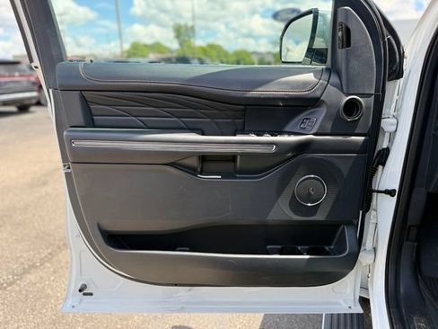 Used 2023 Ford Expedition Platinum AWD/4WD image 8