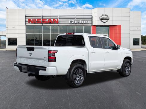 Used 2025 Nissan Frontier SV w/ SV Convenience Package AWD/4WD image 3
