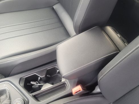 Used 2022 Volkswagen Tiguan SE image 15