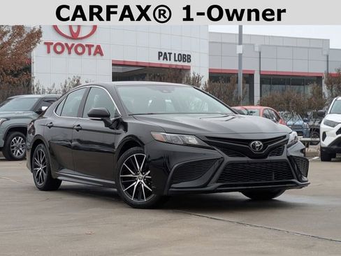 Used 2024 Toyota Camry SE image 2