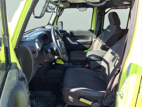 Used 2016 Jeep Wrangler Unlimited Rubicon w/ Connectivity Group image 23