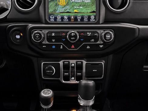 Used 2023 Jeep Wrangler Unlimited Sahara AWD/4WD image 29