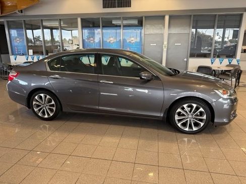 Used 2015 Honda Accord Sport image 2