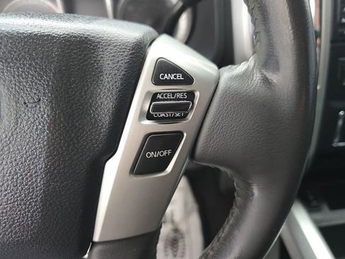 Used 2017 Nissan Titan SV image 32