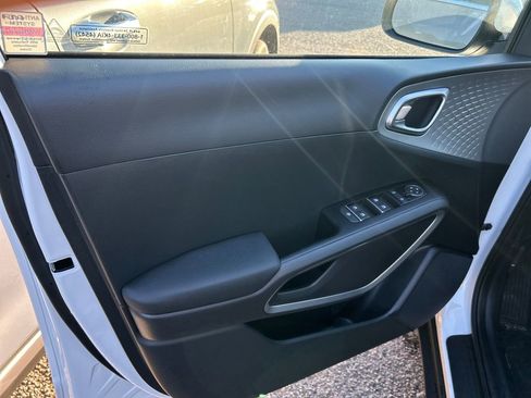 New 2025 Kia Soul LX w/ LX Technology Package image 28