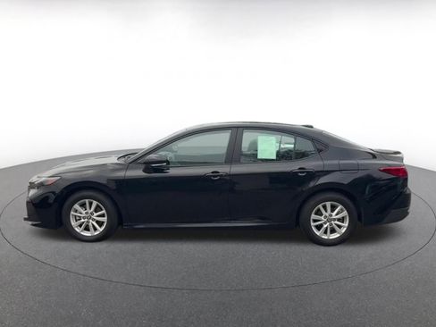 Used 2025 Toyota Camry LE image 9