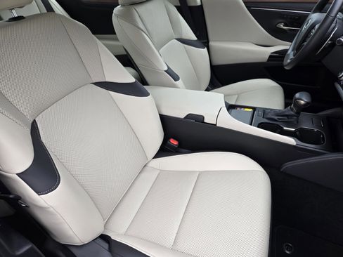 Certified 2025 Lexus ES 350 w/ Premium Package FWD image 10