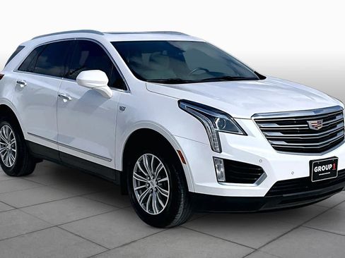 Used 2017 Cadillac XT5 Luxury w/ Driver Awareness Package FWD image 3