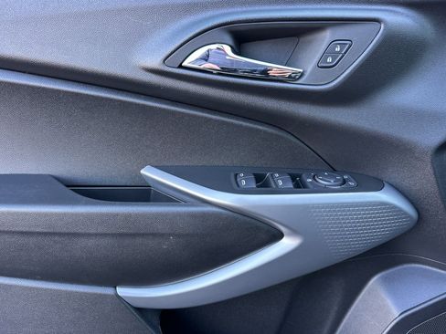 Used 2025 Chevrolet Trax LS image 11