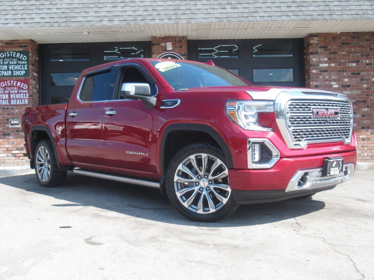 Used 2021 GMC Sierra 1500 Denali w/ Denali Carbonpro Edition AWD/4WD image 1