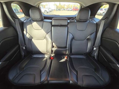 Used 2021 Jeep Cherokee Latitude Lux w/ Comfort/Convenience Group image 17