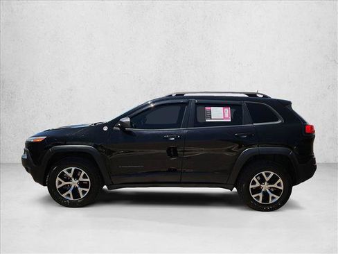 Used 2017 Jeep Cherokee Trailhawk AWD/4WD image 9