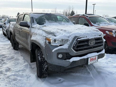 Used 2021 Toyota Tacoma SR5 image 3