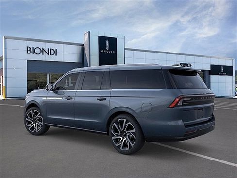 New 2026 Lincoln Navigator L Reserve AWD/4WD image 4