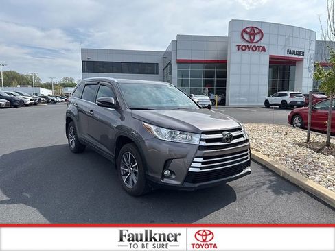 Certified 2019 Toyota Highlander XLE image 1