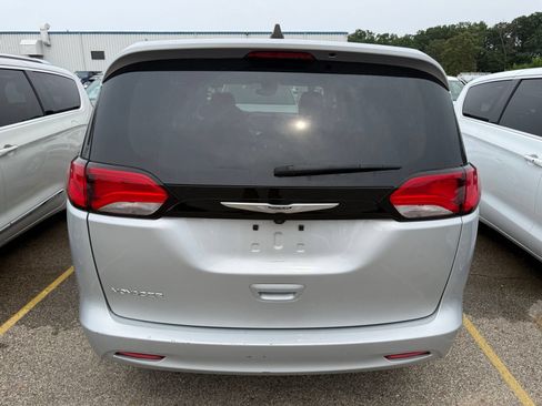 Used 2024 Chrysler Voyager LX FWD image 3