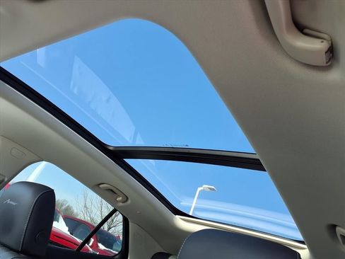 Certified 2023 Buick Envision Avenir image 6