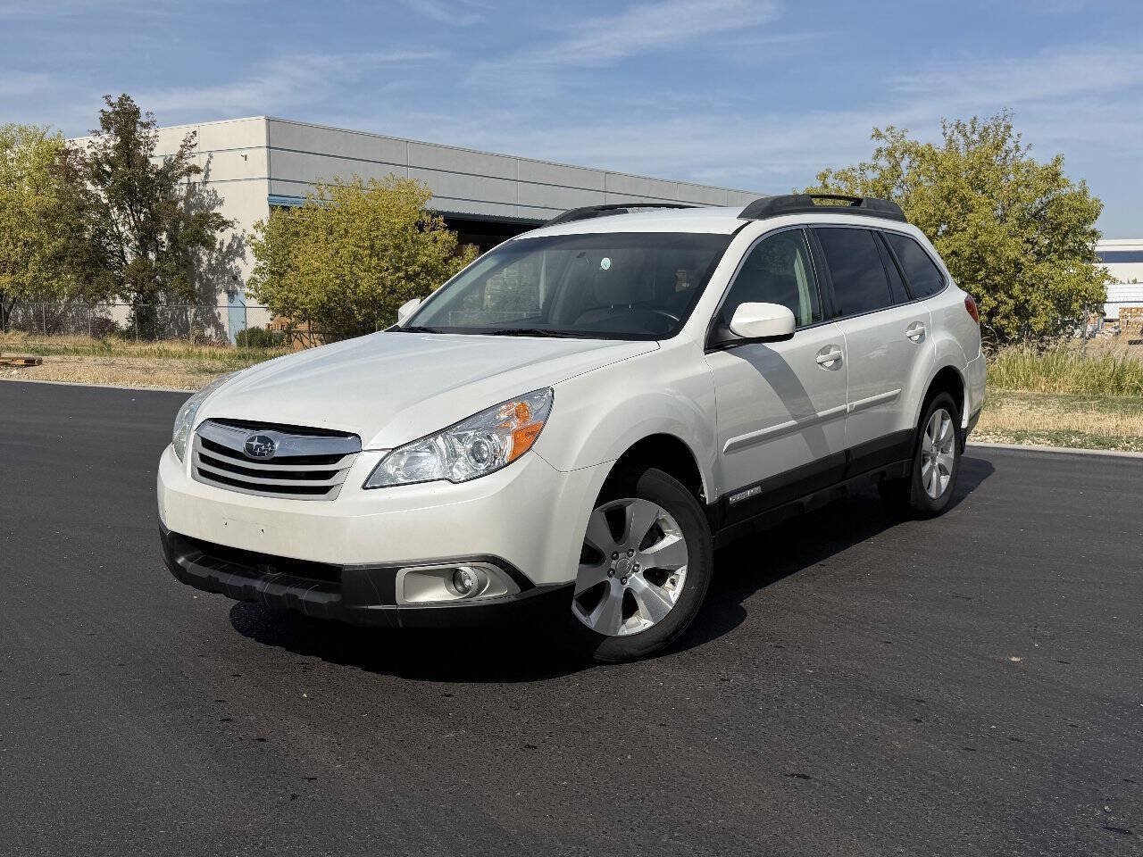 Used 2010 Subaru Outback 3.6R Limited AWD/4WD image 2