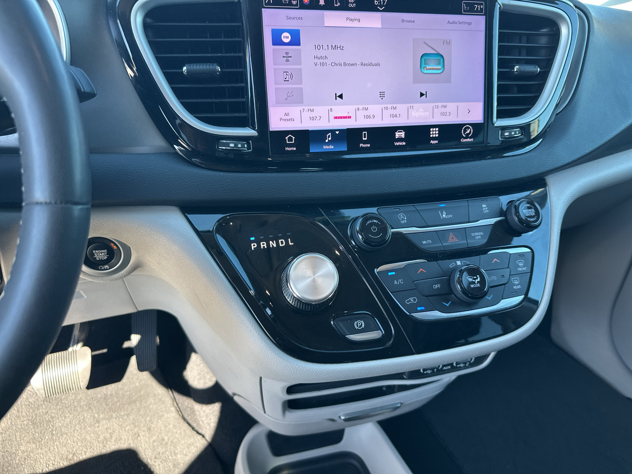 Used 2022 Chrysler Pacifica Touring-L FWD image 7