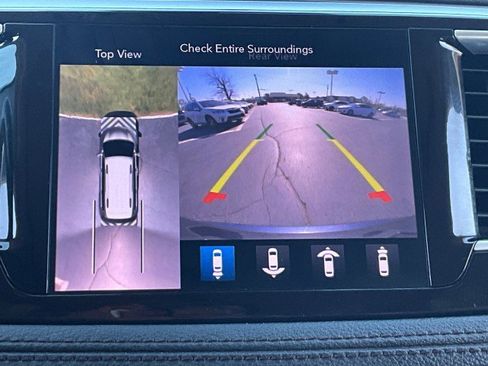 Used 2019 Chrysler Pacifica Limited w/ Advanced Safetytec Group FWD image 22
