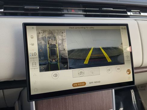 New 2026 Land Rover Range Rover SE image 31