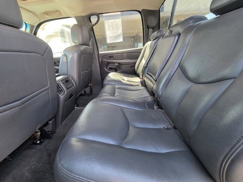 Used 2006 GMC Sierra 2500 SLT w/ Onstar Plus Package AWD/4WD image 11